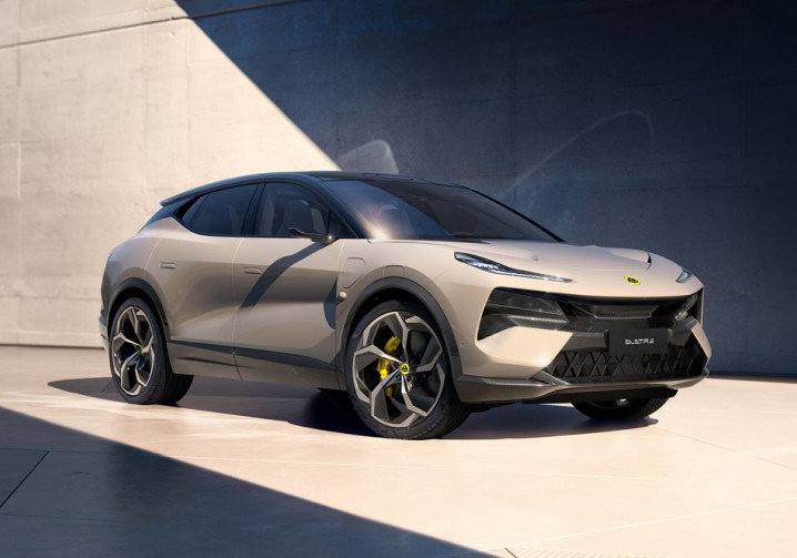 Le grand SUV électrique Lotus Eletre revendique des performances d'hypercar