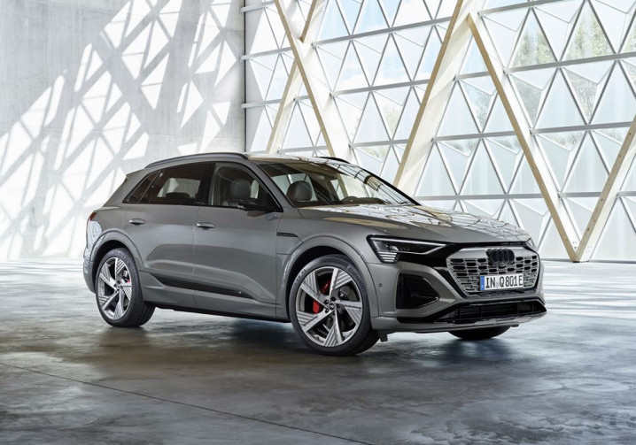 Le SUV Audi Q8 e-tron électrique affiche une autonomie jusqu'à 532 kilomètres