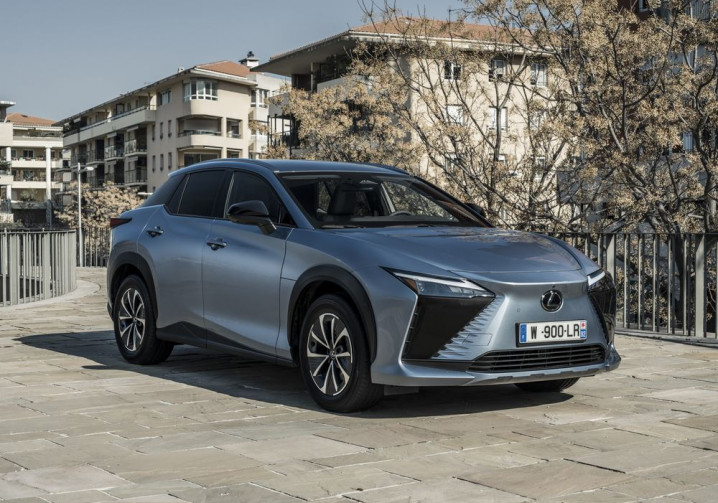 Le Lexus RZ 450e électrique exploite le potentiel de la technologie électrique