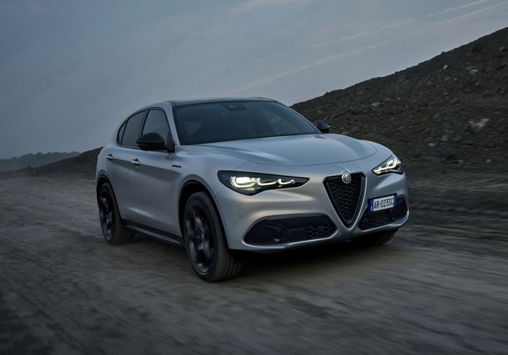 Le SUV sportif Alfa Romeo Stelvio réinterprète la calandre caractéristique « Trilobo »