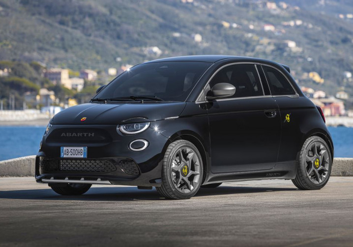 L'Abarth 500e électrique revendique une expérience de conduite urbaine stimulante