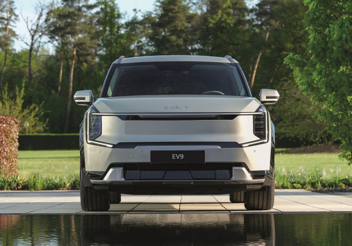 Le grand SUV électrique au design avant-gardiste Kia EV9 en approche