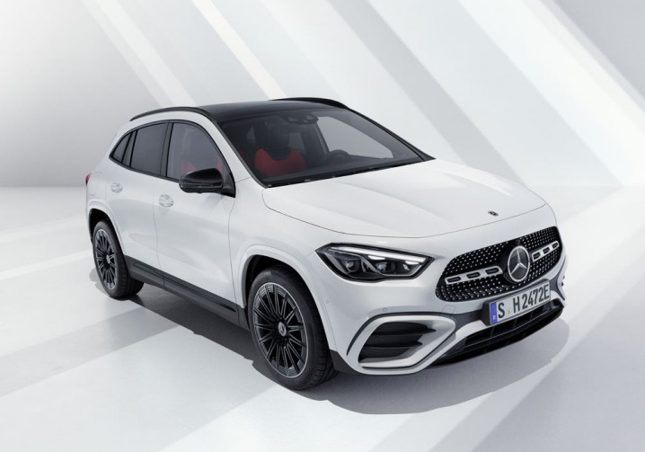 Le SUV compact sportif Mercedes-Benz GLA s'offre un design puissant retravaillé