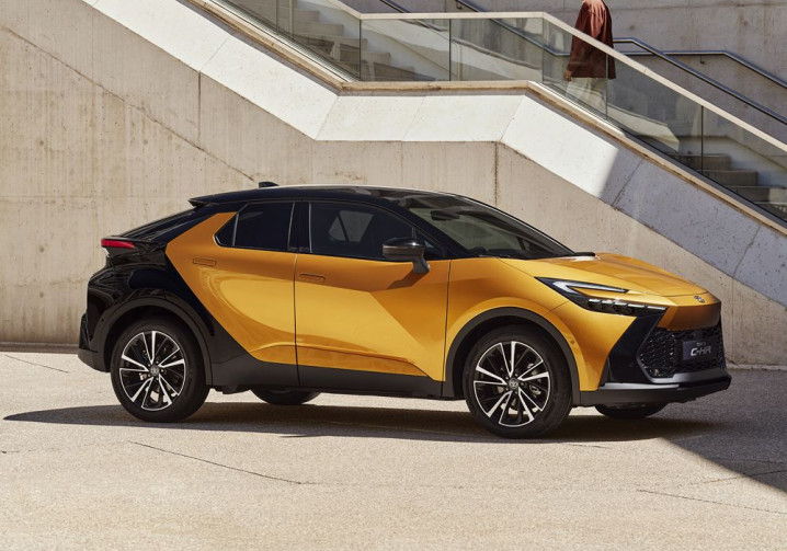 Le SUV coupé du segment C au design radical Toyota C-HR en approche