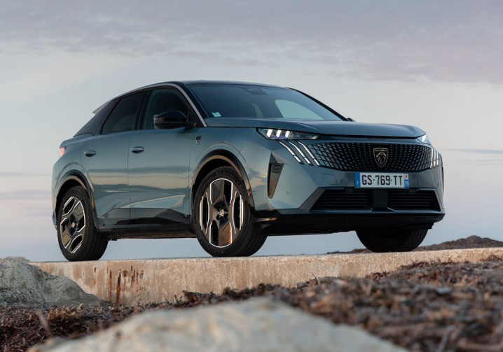 Le SUV fastback Peugeot 3008 opte pour un style dynamique