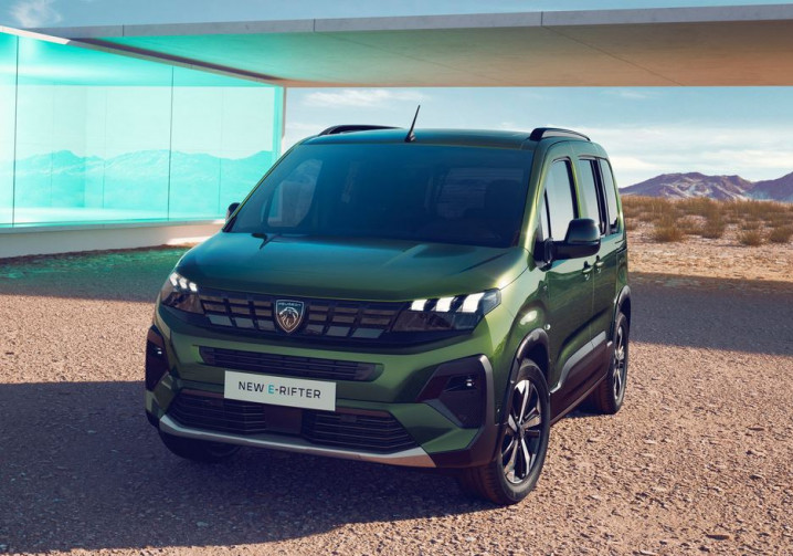 Le combispace électrique Peugeot E-Rifter affiche un typage extérieur outdoor marqué