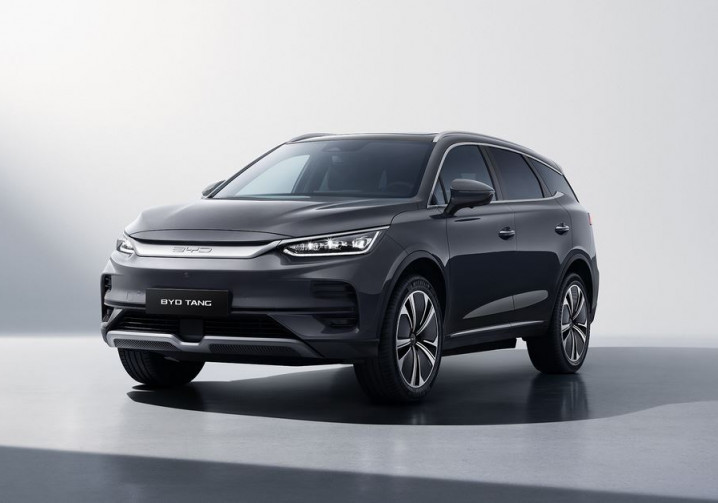 Le SUV électrique 7 places à traction intégrale Byd Tang remodelé revendique une autonomie jusqu'à 530 km