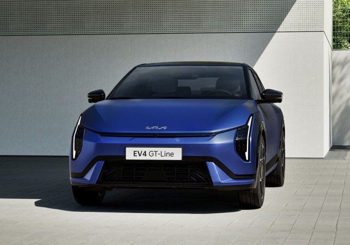 La berline électrique Kia EV4 Fastback affiche un design avant-gardiste