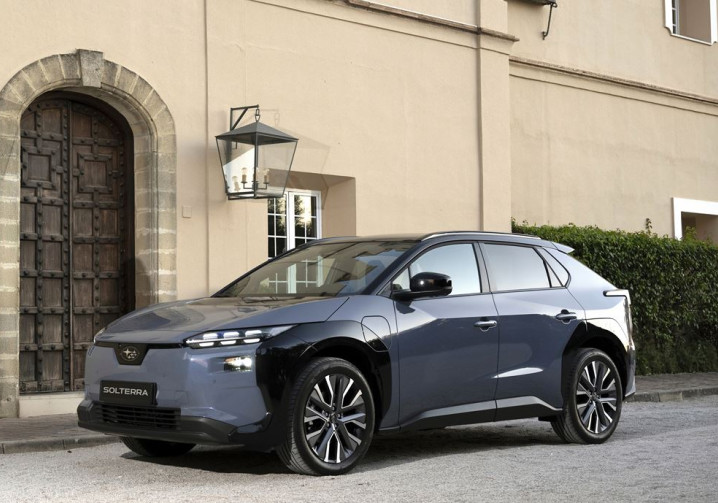 Le SUV électrique de taille intermédiaire Subaru Solterra mis à jour en approche