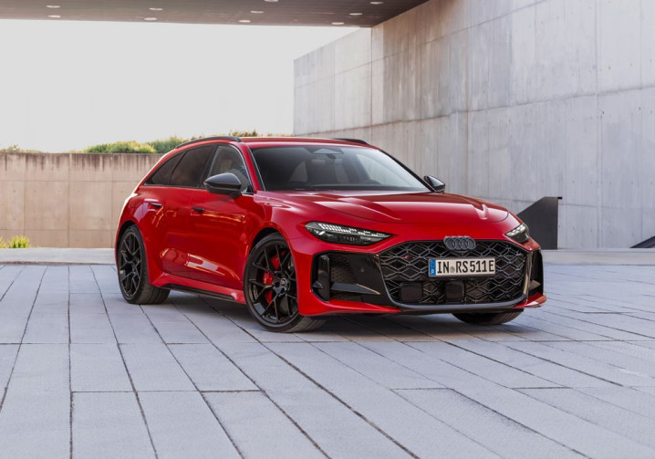 Le break hybride rechargeable haute performance Audi RS 5 Avant développe 639 ch
