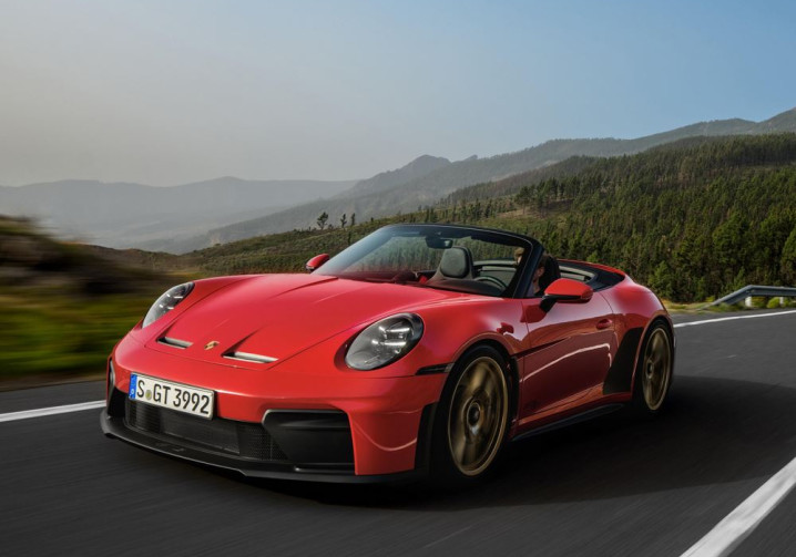 La Porsche 911 GT3 S/C embarque une capote entièrement automatique