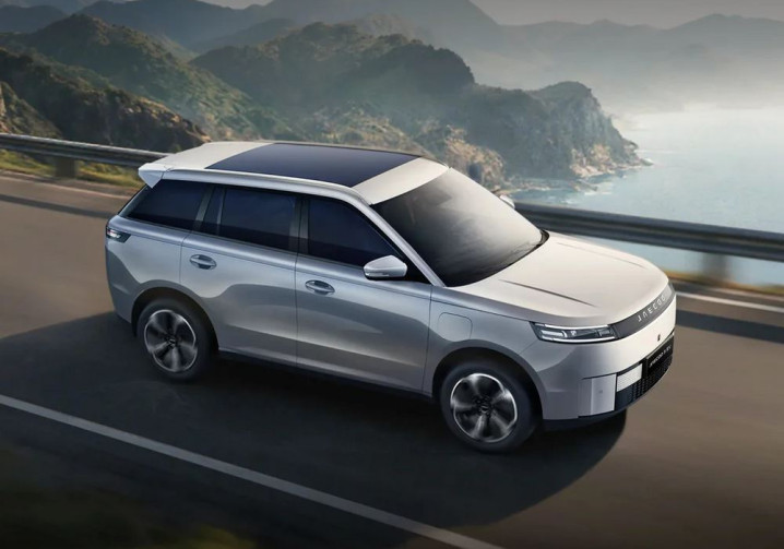Le SUV compact électrique Jaecoo 5 affiche une autonomie mixte WLTP allant jusqu'à 402 km