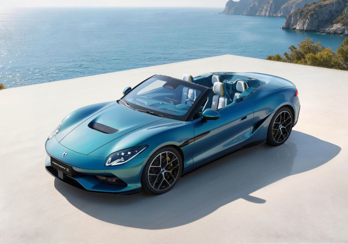 La supercar électrique Denza Z spider affiche des performances extrêmes à ciel ouvert