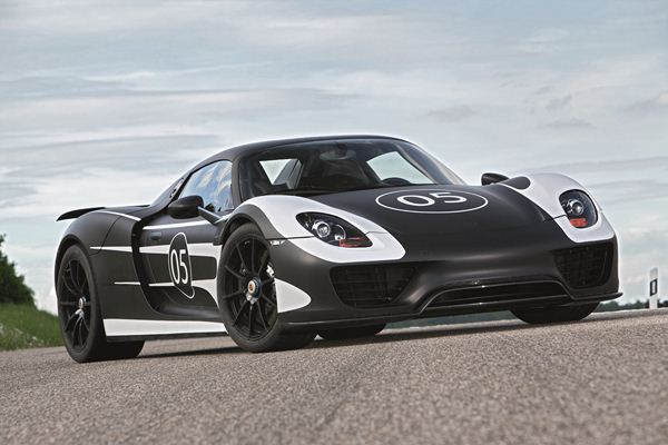 Les essais sur route des prototypes de la supercar Porsche 918 Spyder démarrent