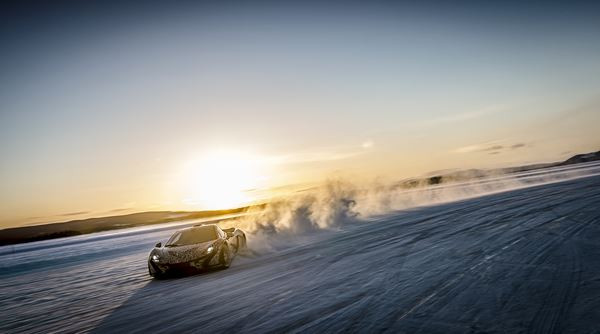 La supercar McLaren P1 en phase de test dans des conditions extrêmes