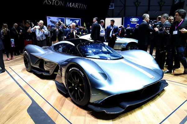 La supercar Aston Martin Valkyrie ambitionne des performances stratosphériques