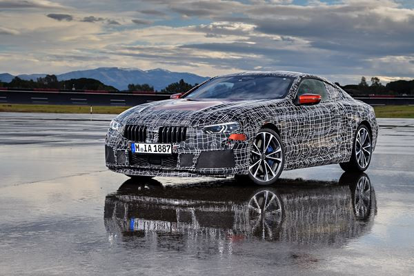 La BMW Série 8 Coupé en test dynamique intensif sur circuit à haute vitesse