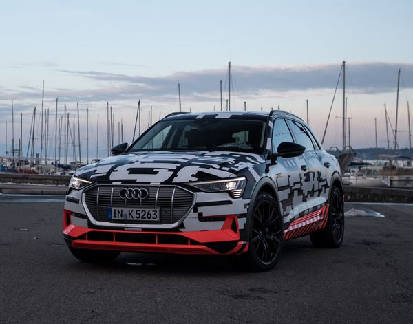 L'Audi e-tron prototype donne un aperçu du SUV électrique Audi