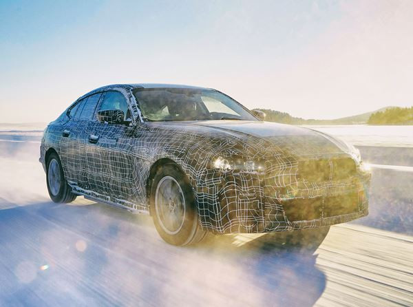 La BMW i4 transpose les caractéristiques de conduite BMW à l'ère de l'électromobilité