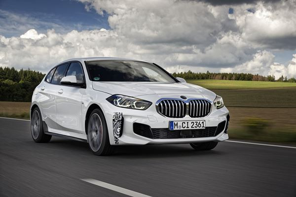 La voiture de sport compacte BMW 128ti en sa phase finale d'essai