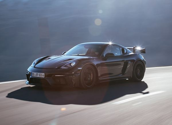 Le Porsche 718 Cayman GT4 RS en phase finale d'essais