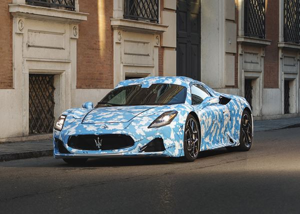 Le prototype de supercar Maserati MC20 cabriolet entame sa phase de tests