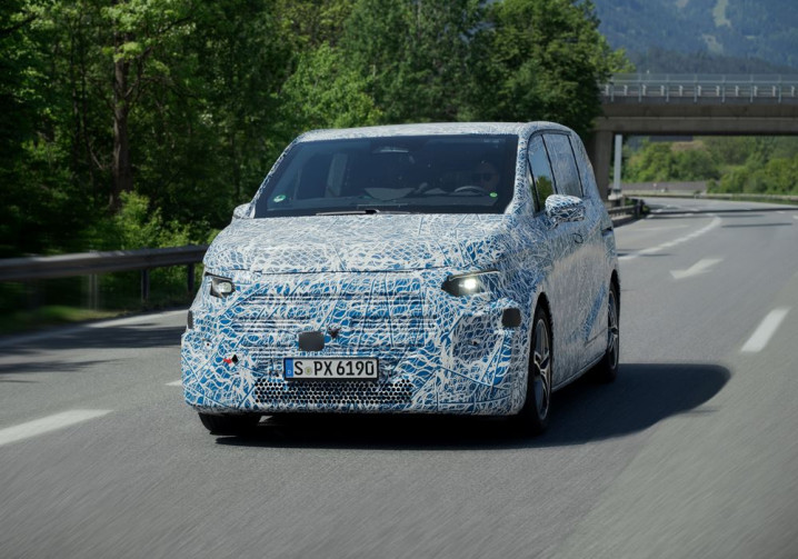 Un prototype de Mercedes-Benz VLE réalise un trajet Stuttgart-Rome de 1 090 kms avec deux courts arrêts de recharge