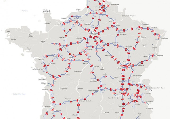 99 pourcent des aires de service des autoroutes concédées sont équipées en recharge rapide