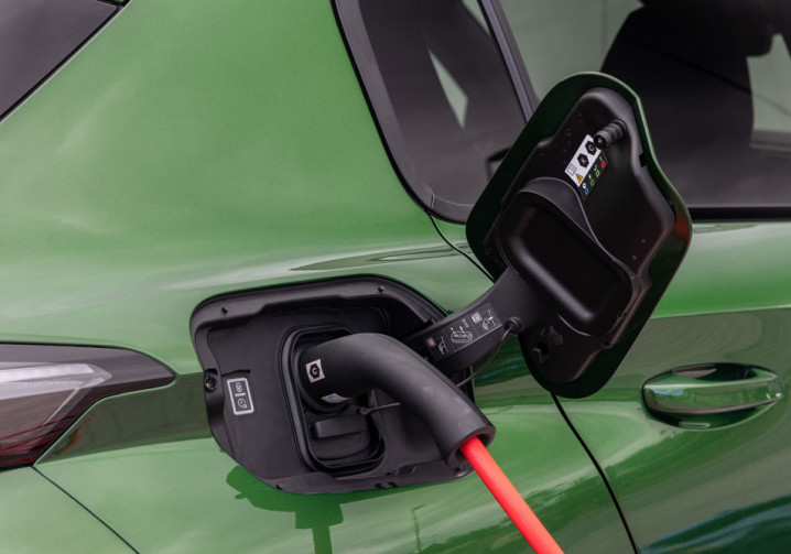 La recharge à domicile des véhicules électriques dans l'habitat collectif pose question