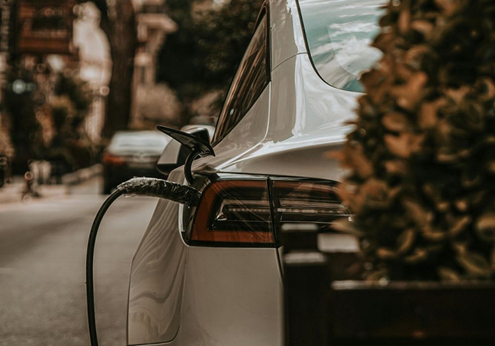 Le classement 2024 des meilleurs réseaux de recharge en France en termes de rapport qualité/prix