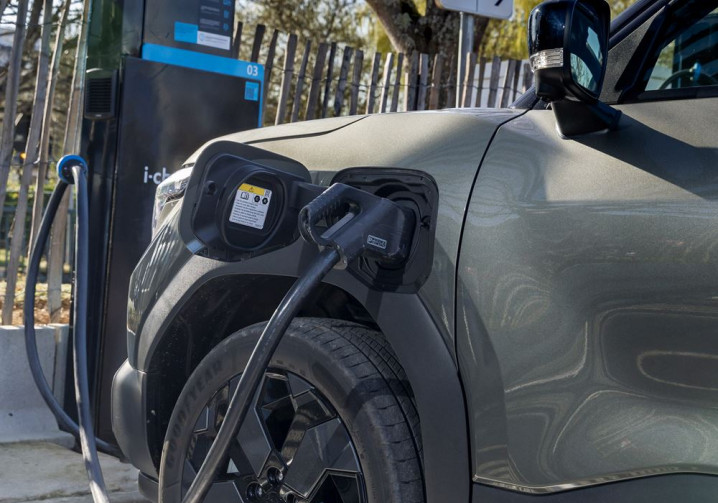 Les bornes de recharge rapides plus vulnérables aux fortes chaleurs que les bornes installées à domicile