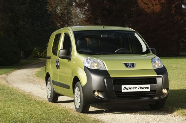 Peugeot présente le Peugeot Bipper