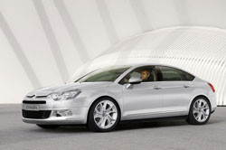 Citroën présente à Genève sa nouvelle berline familiale, la C5