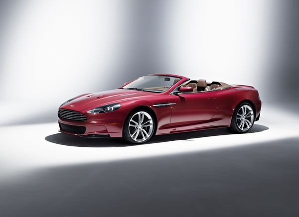 Aston Martin présente la DBS Volante à Genève