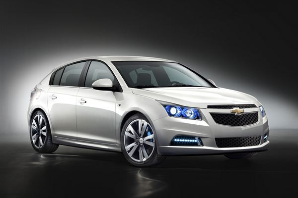 Une version cinq portes de la Chevrolet Cruze à Paris