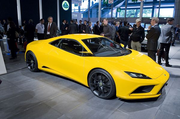 Lotus présente sa nouvelle Elan à Paris