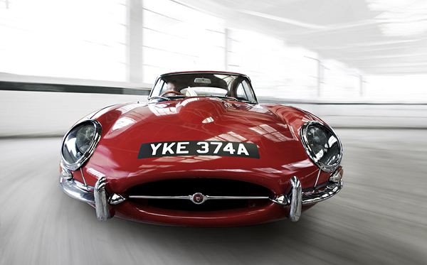 Jaguar célèbre les 50 ans de la Type E