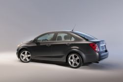 Chevrolet présente la déclinaison tricorps de l’Aveo au salon de Genève