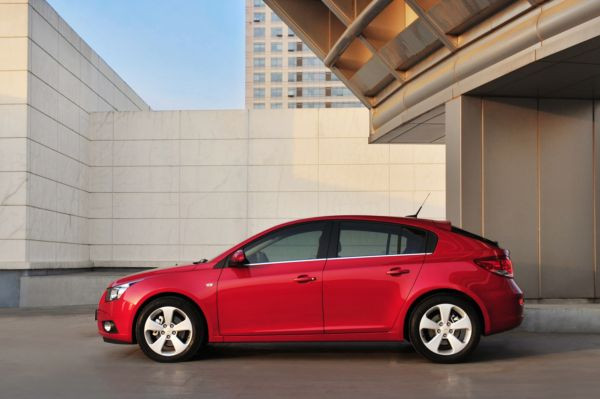 Chevrolet présente la version cinq portes de la Chevrolet Cruze à Genève
