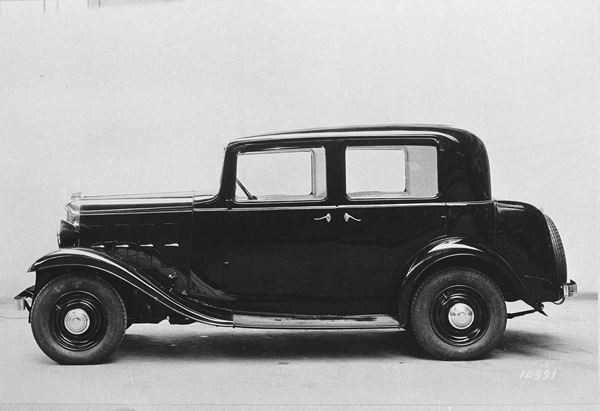 Citroën célèbre les 80 ans de la Rosalie à Rétromobile