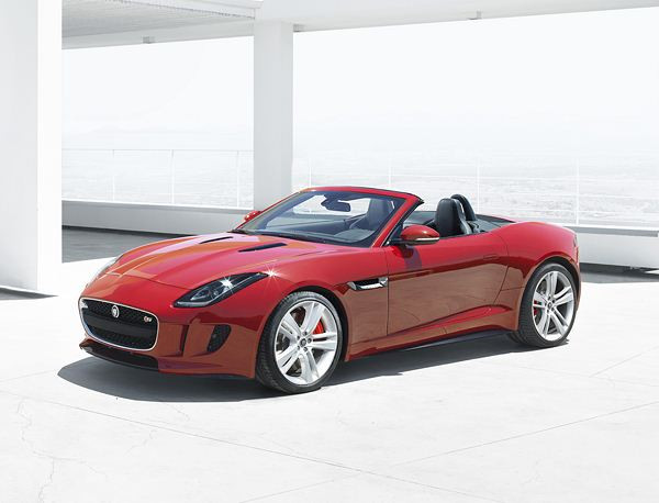 Le cabriolet sportif deux places Jaguar F-Type se dévoile à Paris