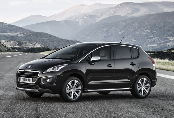 Le crossover compact Peugeot 3008 s'offre un nouveau regard