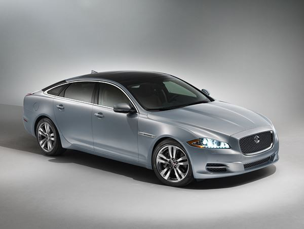 La berline sportive de luxe Jaguar XJ revisitée pour offrir un confort accru