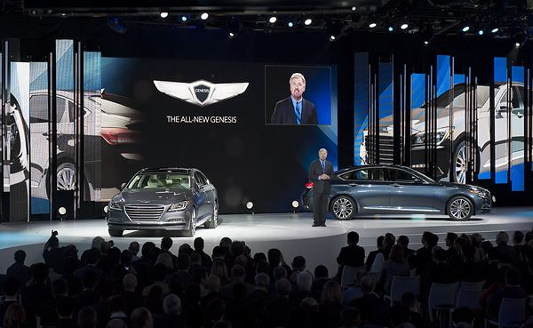 La nouvelle berline haut de gamme Hyundai Genesis fait ses débuts à Détroit