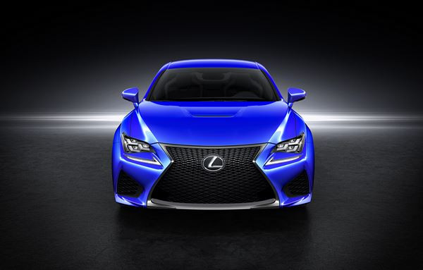Le coupé haute performance Lexus RC F à moteur V8 développe plus de 450 ch