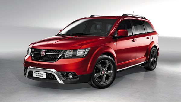 Le Fiat Freemont Cross se caractérise par une apparence de baroudeur