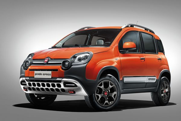 Une Fiat Panda Cross avec un style typique de petit SUV et une transmission 4x4