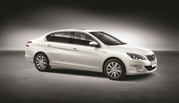 Une berline statutaire Peugeot 408 pour le segment C supérieur chinois