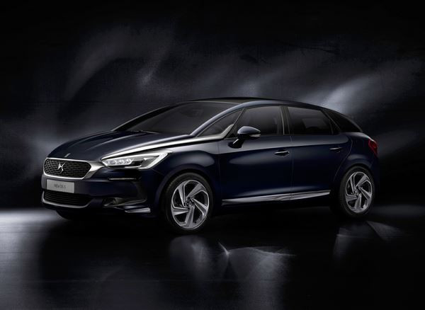 La nouvelle DS 5 arbore la calandre verticalisée et sculptée DS