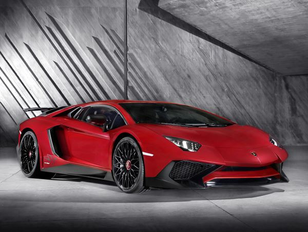 La Lamborghini Aventador LP 750-4 Superveloce développe 750 ch